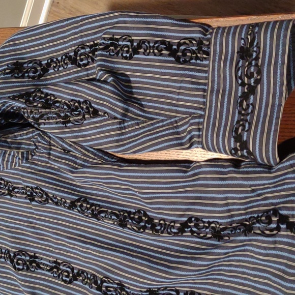 Casual Dress Shirt Size M - Picture 2 of 6